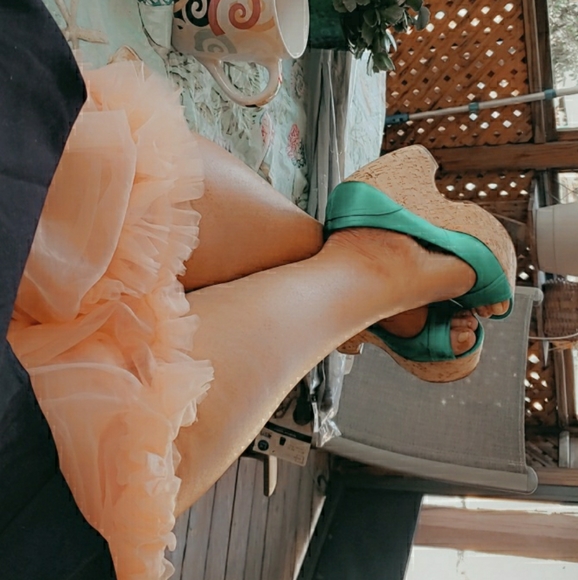 Meet your Posher, Jenn - Picture 2 of 2